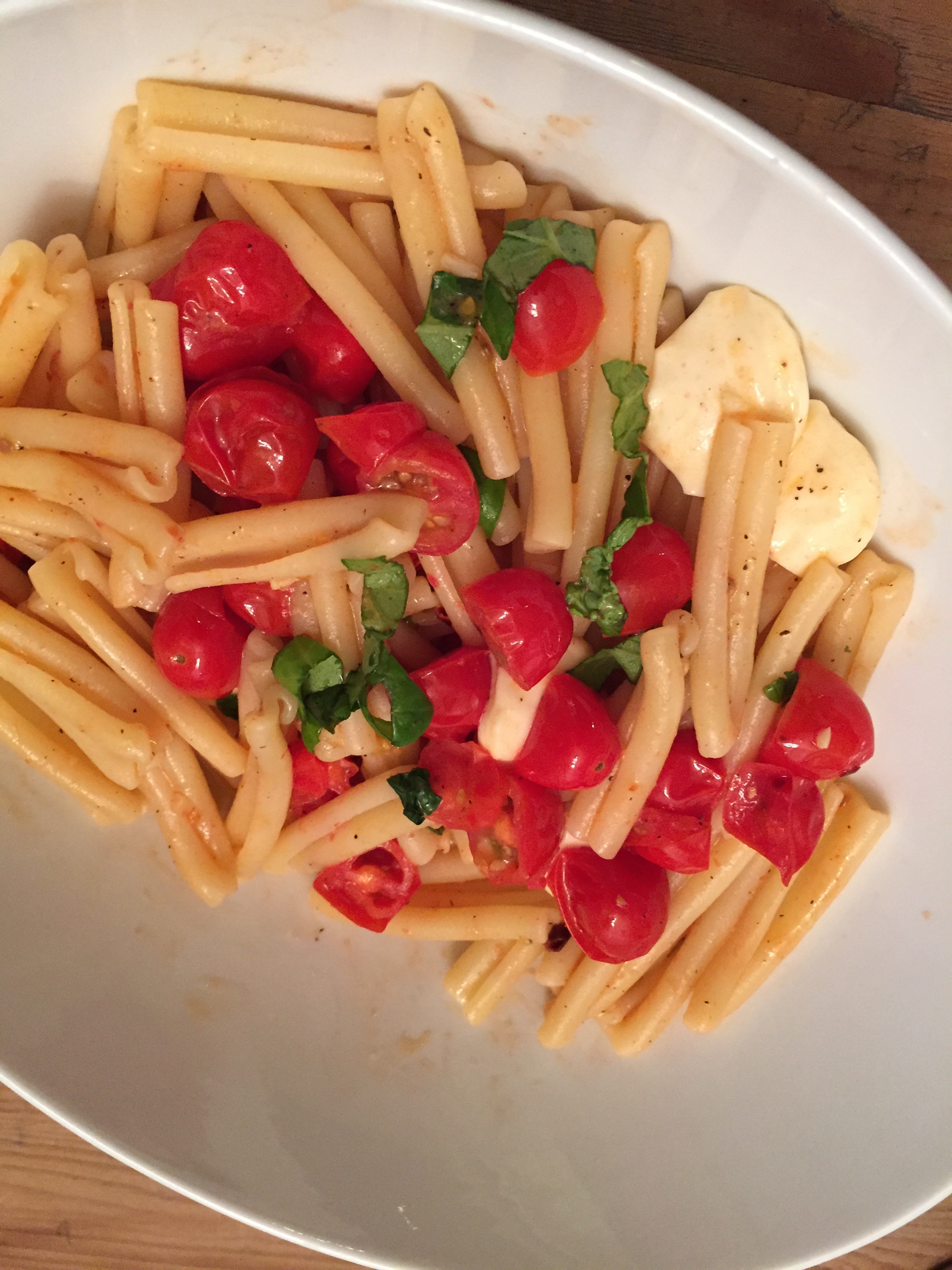 Cherry tomatoes & mozzarella pasta